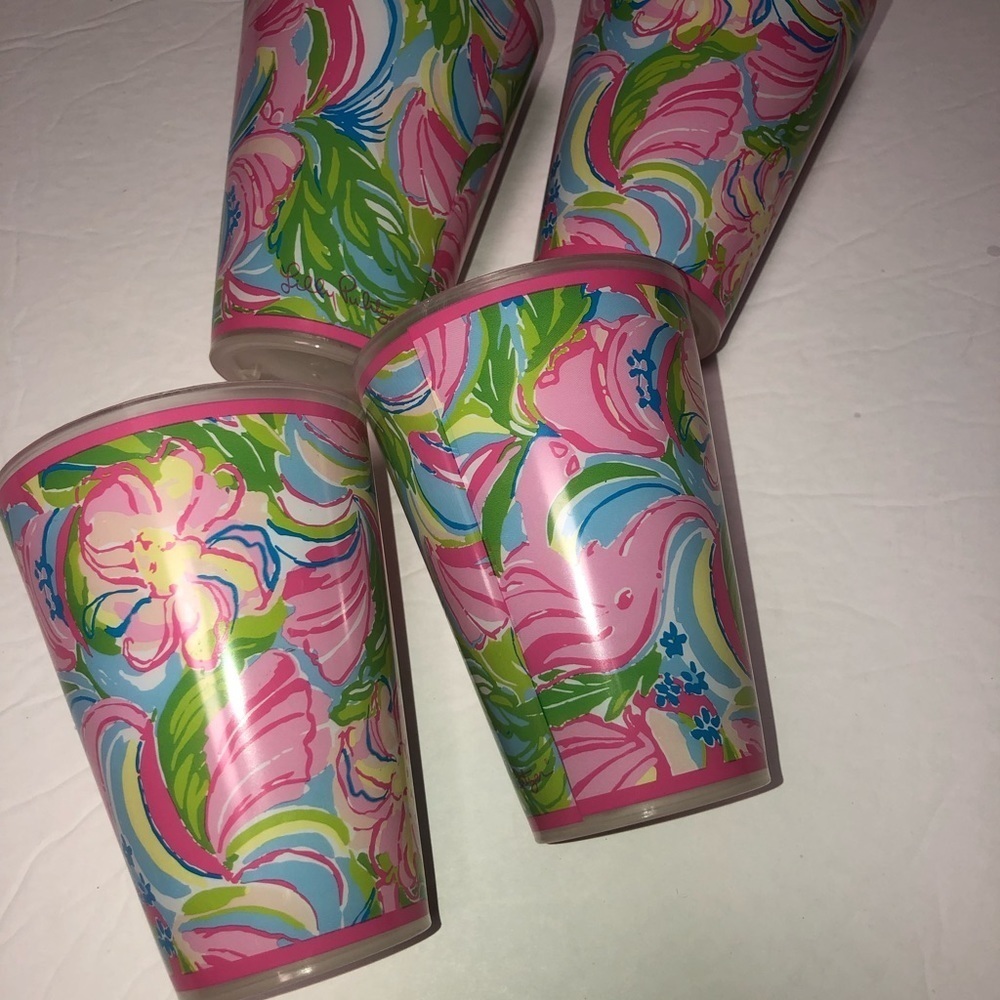 𝅺Lilly Pulitzer 4 Plastic Cups So A Peeling Design
